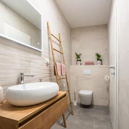 Niko With Heated Pool * Pridraga