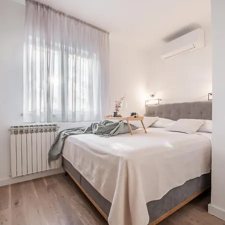 빌라 Niko With Heated Pool