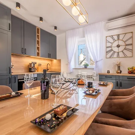 Niko With Heated Pool Villa