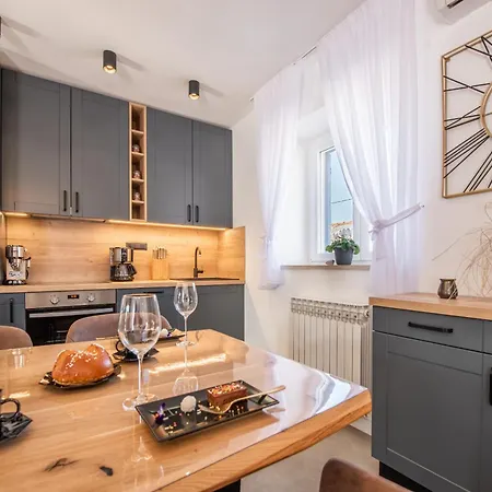 Niko With Heated Pool Pridraga