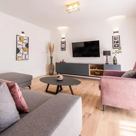 Niko With Heated Pool *