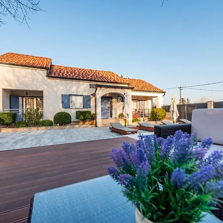 Niko With Heated Pool * Pridraga