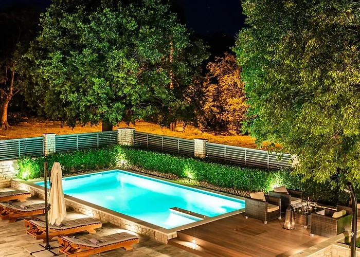Niko With Heated Pool Villa Pridraga