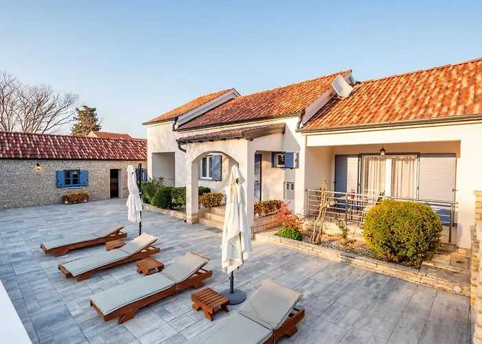 Villa Niko With Heated Pool *