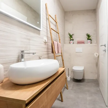 Villa Niko With Heated Pool *