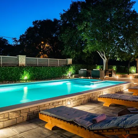 Villa Niko With Heated Pool Pridraga