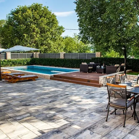 Niko With Heated Pool * Pridraga