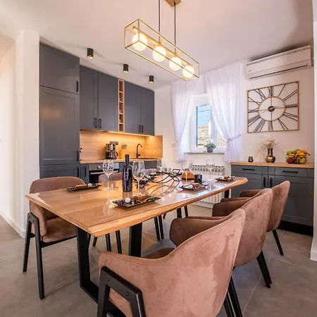 Niko With Heated Pool Pridraga