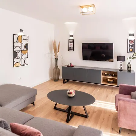 Niko With Heated Pool Villa *