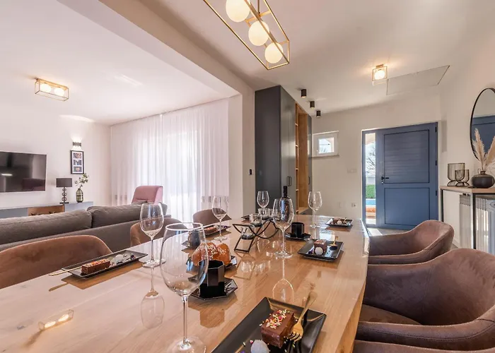 Niko With Heated Pool Вилла