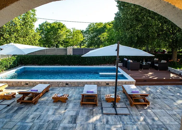 Вилла Niko With Heated Pool Pridraga