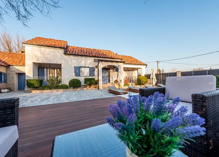 Niko With Heated Pool * Pridraga